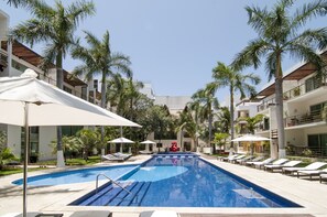 2 piscines extérieures