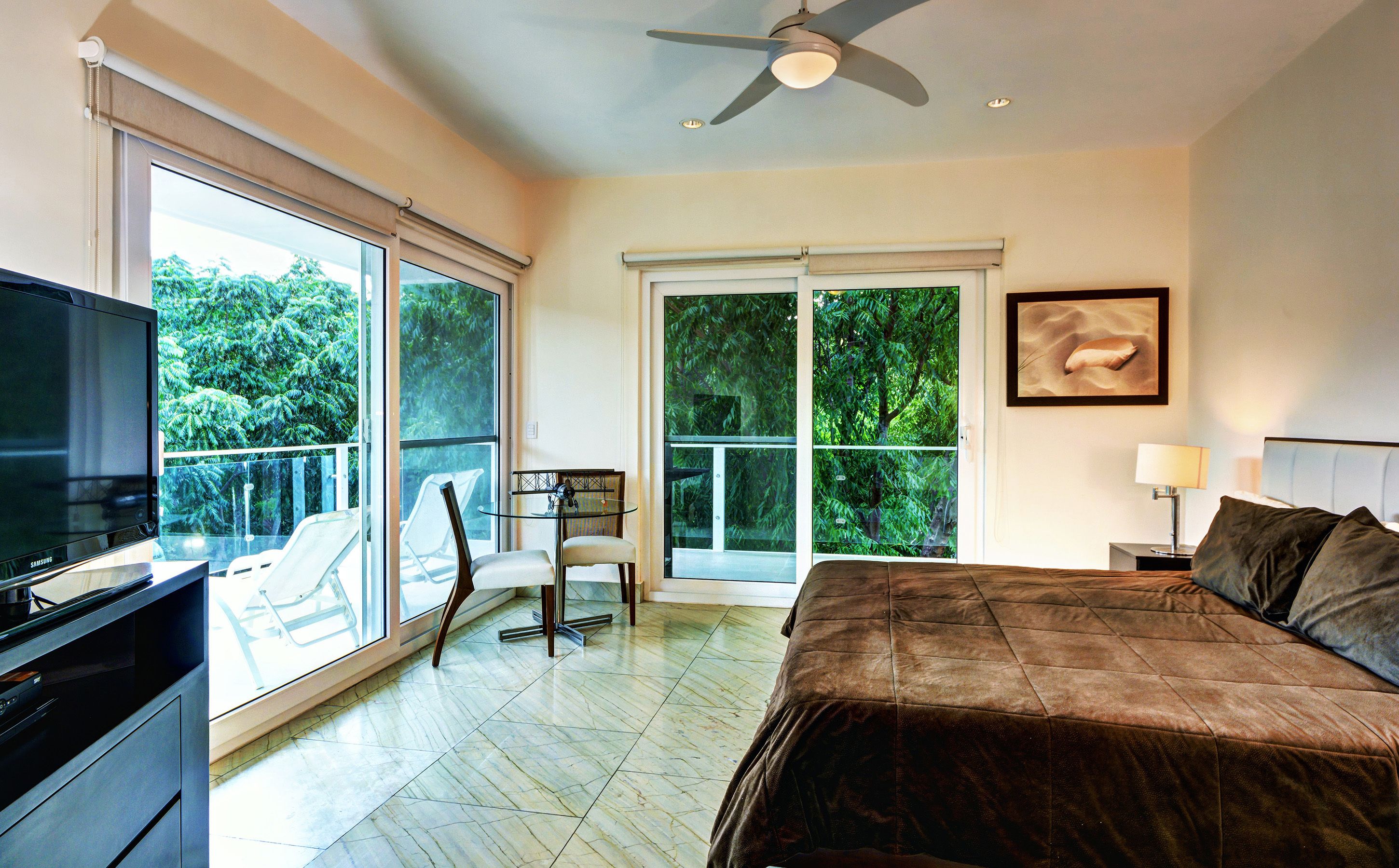 ph viento | premium bedding, in-room safe, individually decorated