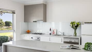 Apartamento, 1 habitación | Cocina privada | Frigorífico, microondas, placa de cocina y lavavajillas