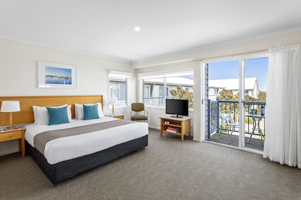 1 bedroom, in-room safe, desk, blackout drapes