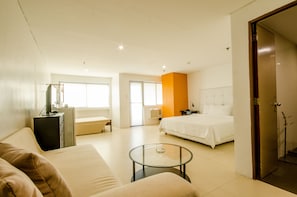 Rom – deluxe, 1 soverom | Ekstrasenger (mot et tillegg), kablet internett (inkludert) og sengetøy