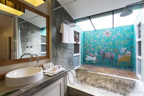 Double or Twin Room | Bathroom | Deep soaking tub, rainfall showerhead, free toiletries, hair dryer - Away Phucome Chiang Mai Villa (Chiang Mai)