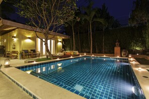 Outdoor pool, sun loungers - Away Phucome Chiang Mai Villa (Chiang Mai)