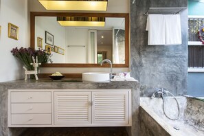 Double or Twin Room | Bathroom