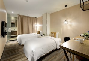 Standard Triple Room | Down comforters, pillowtop beds, in-room safe, desk - Via Hotel Ximen (Taipei)