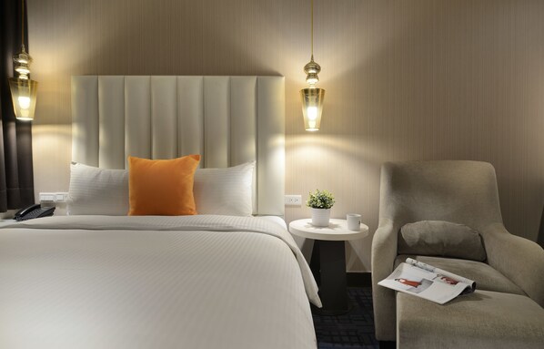 ห้องดีลักซ์ดับเบิล, เตี��ยงใหญ่ 1 เตียง | ผ้านวมขนเป็ด, เตียงพร้อมฟูกเสริมที่นอน, ตู้นิรภัยในห้องพัก, โต๊ะทำงาน