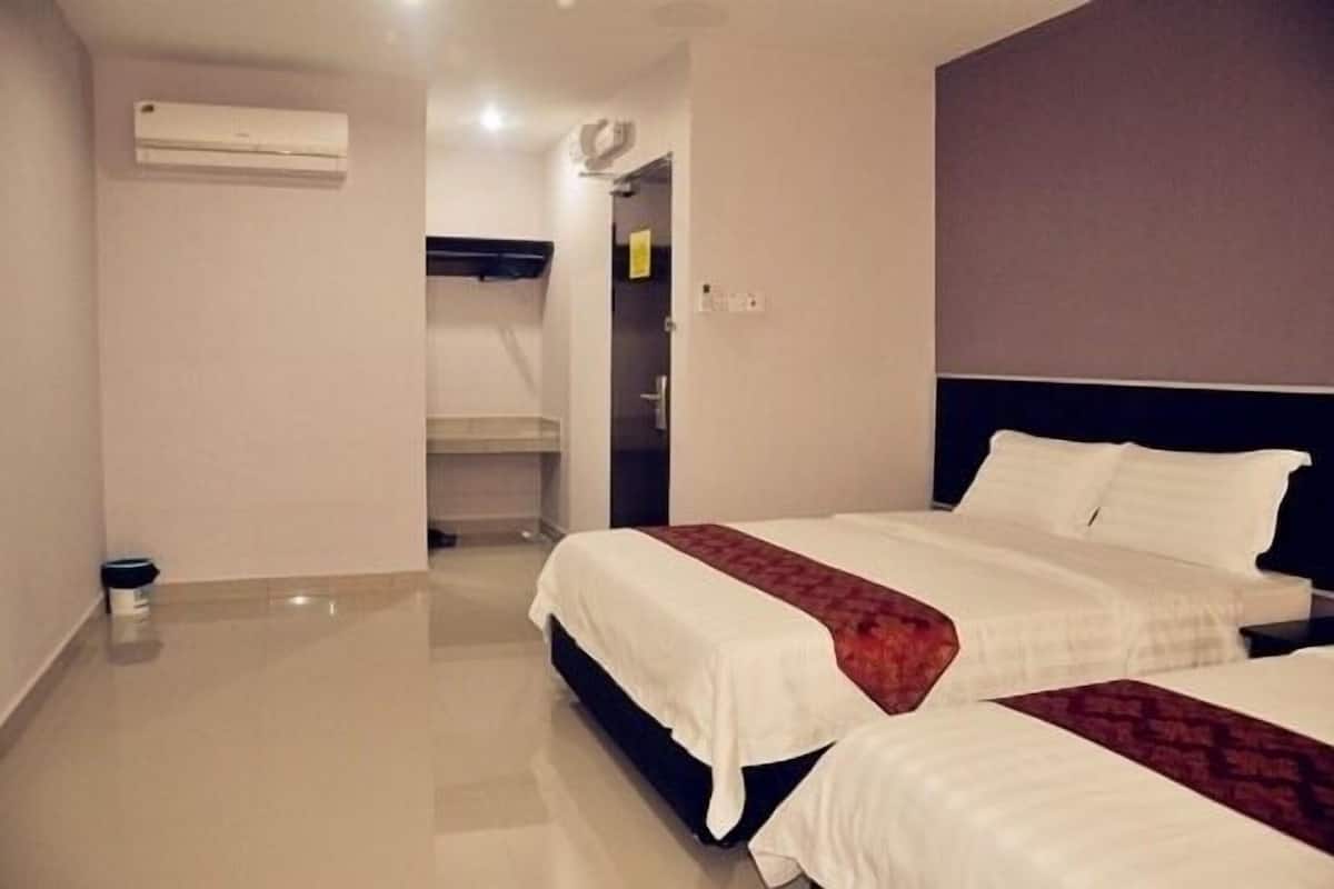 in-room safe, desk, iron/ironing board, rollaway beds