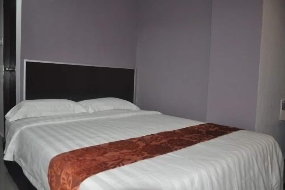 superior double room | in-room safe, desk, iron/ironing board, rollaway beds