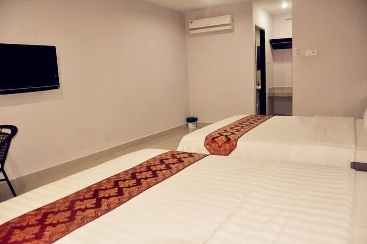 family room | in-room safe, desk, iron/ironing board, rollaway beds