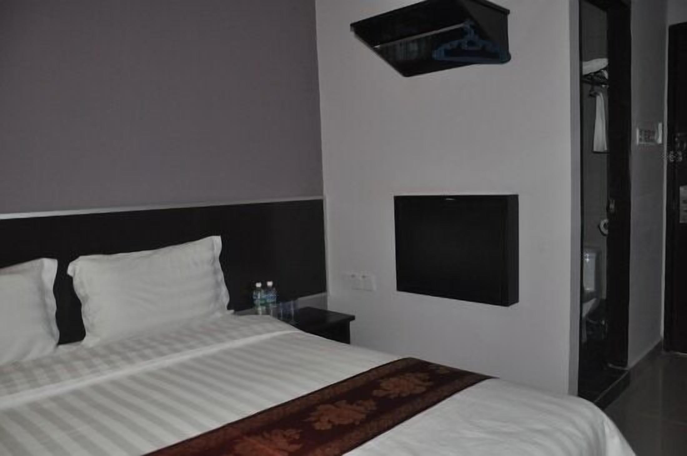 superior double room | in-room safe, desk, iron/ironing board, rollaway beds