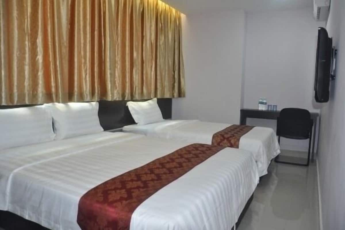 family room | in-room safe, desk, iron/ironing board, rollaway beds