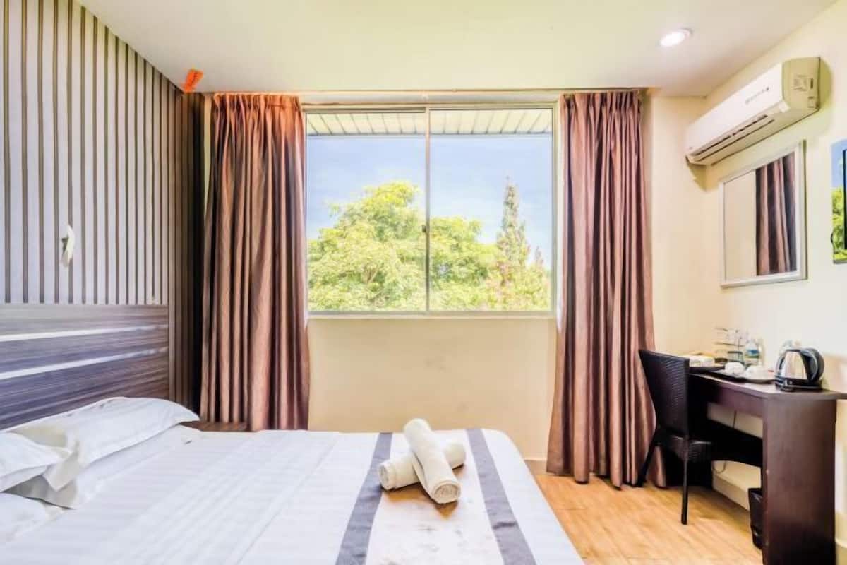 Iron/ironing board (on request), rollaway beds (surcharge), WiFi (free)