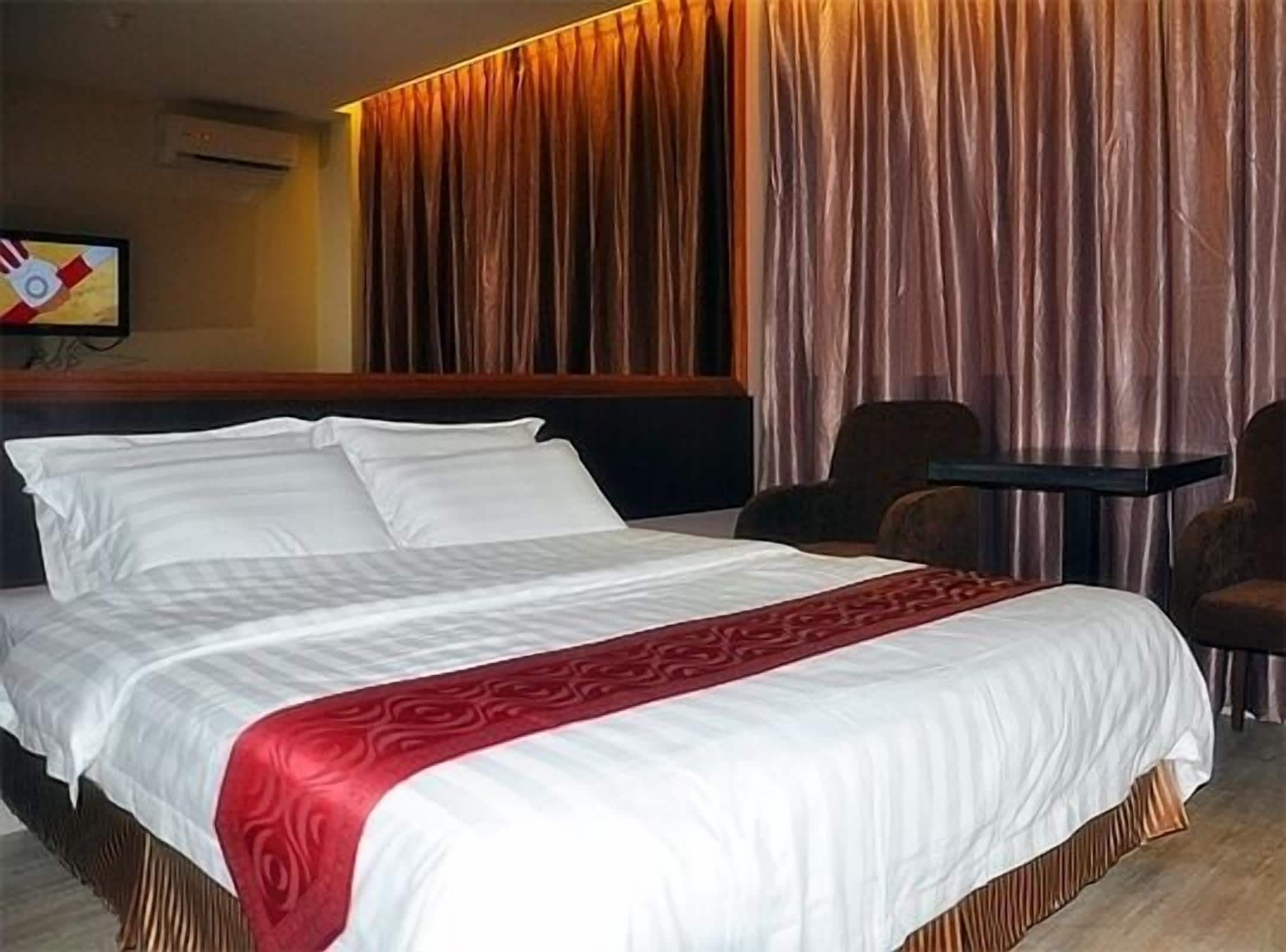 deluxe double room | iron/ironing board, rollaway beds, free wifi