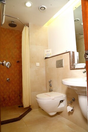 花灑/浴缸組合、雨淋花灑、免費梳洗用品、風筒