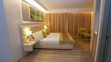 Doppia Deluxe | Minibar, una cassaforte in camera, una scrivania, insonorizzazione