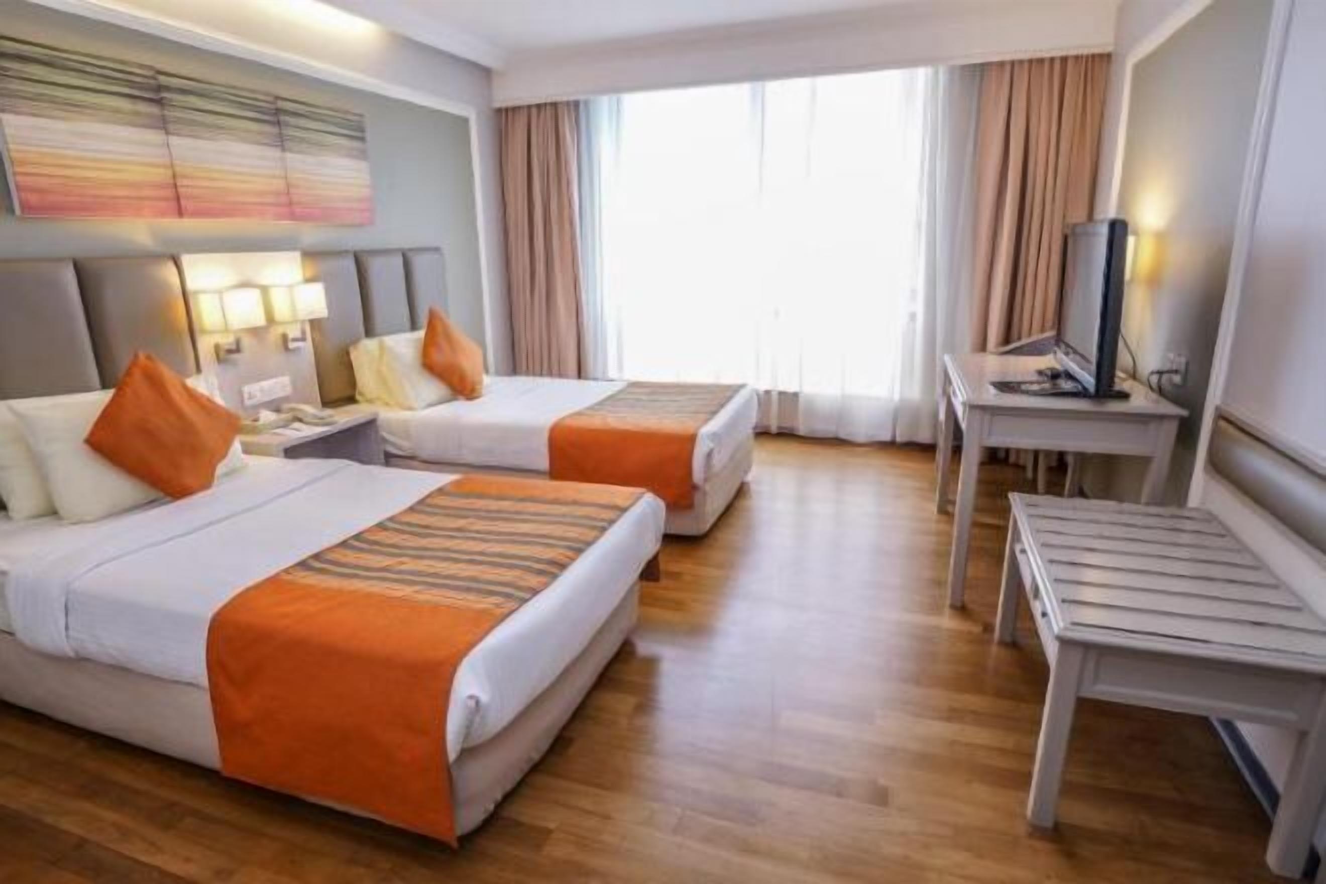 미니바, 객실 내 금고, 책상, 방음 설비