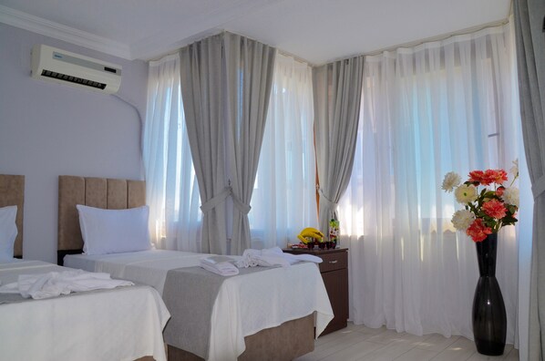 Standard Triple Room, 3 Bedrooms | Egyptian cotton sheets, Select Comfort beds, in-room safe - Yasmin hotel (Istanbul)