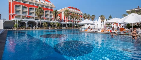 Poolside bar