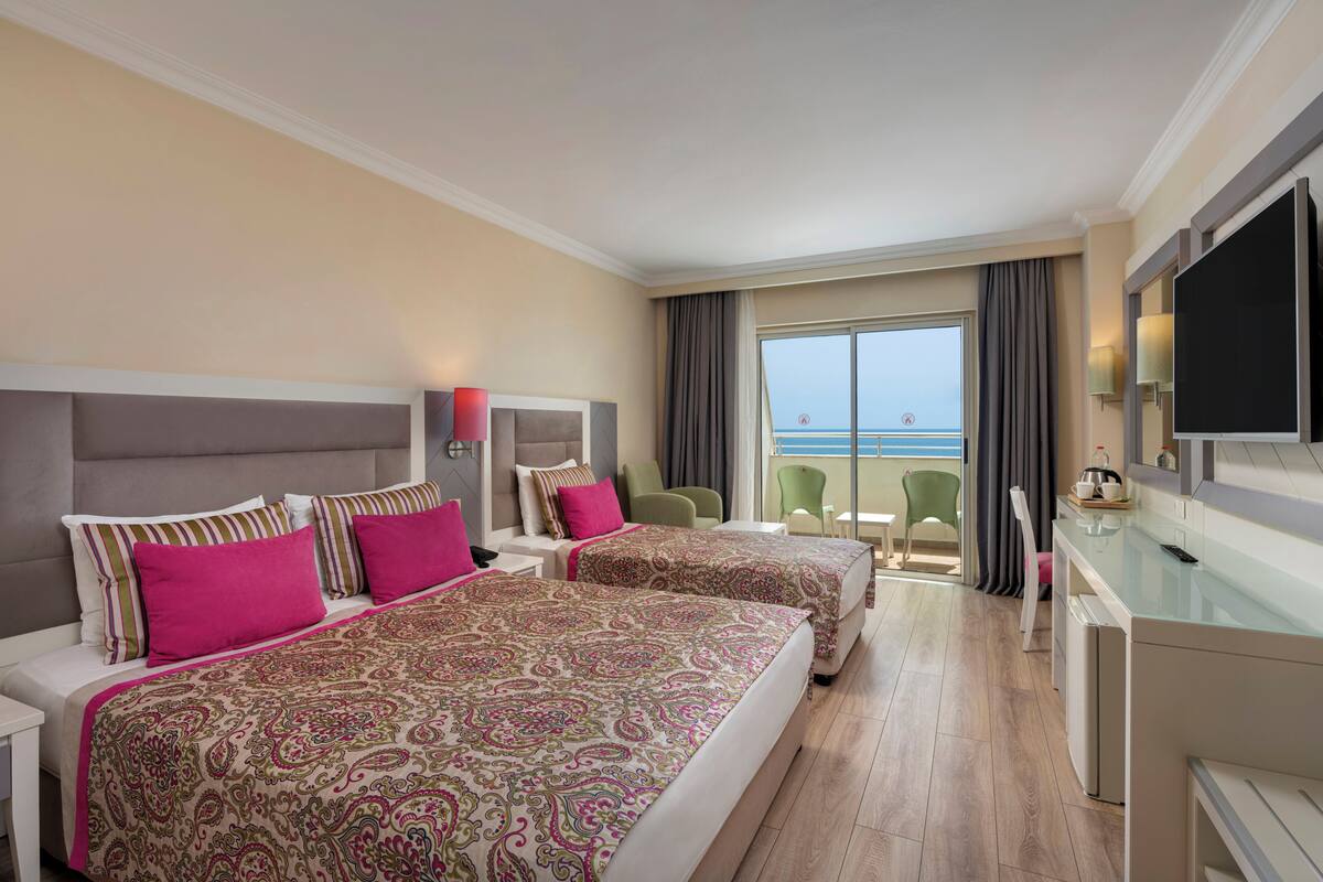 Free minibar, in-room safe, desk, soundproofing