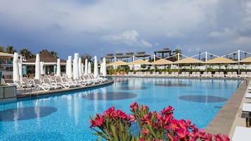 Indoor pool, 2 outdoor pools, pool umbrellas, sun loungers