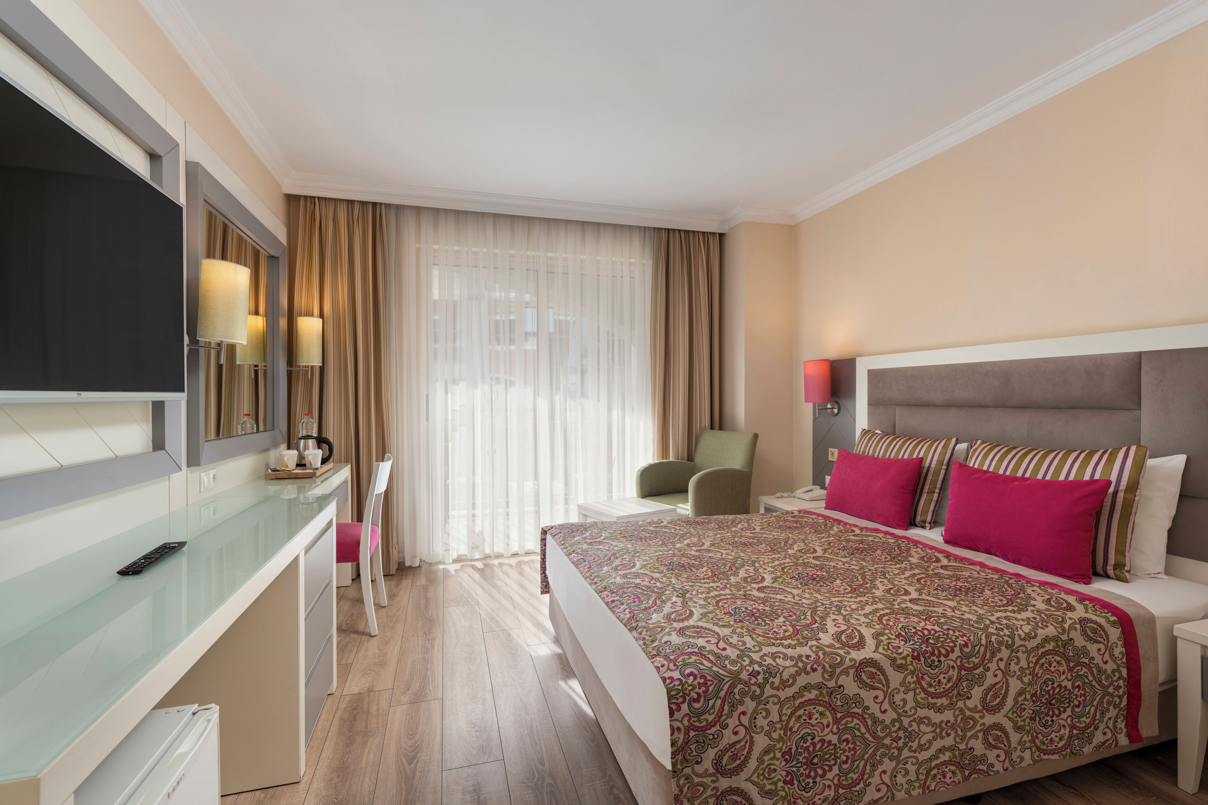 Free minibar, in-room safe, desk, soundproofing