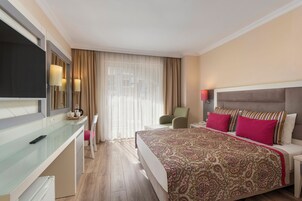 Free minibar, in-room safe, desk, soundproofing
