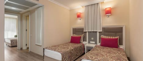 Orange Family Room - 2 Bedroom