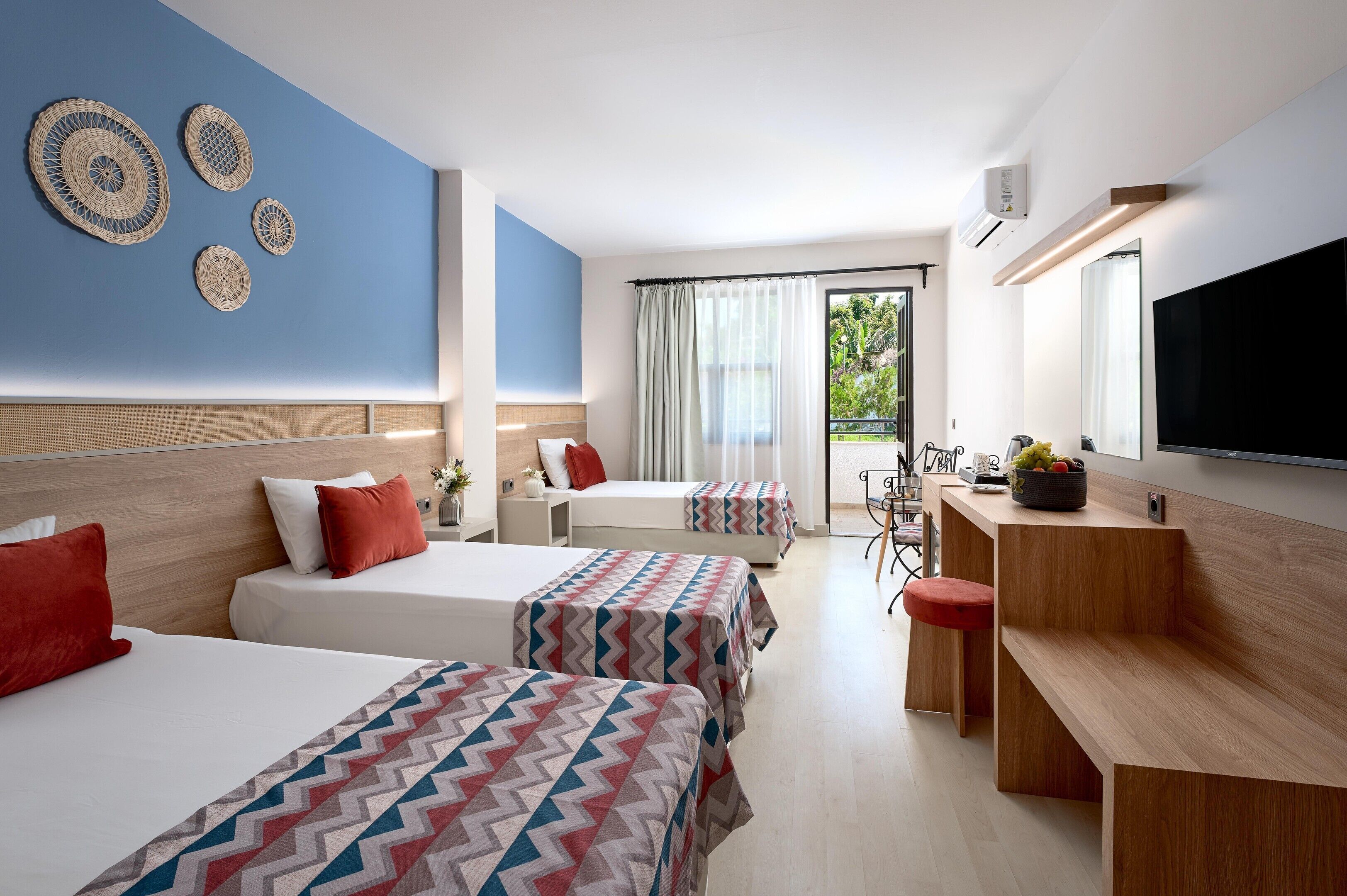 Minibar con artículos gratuitos, caja fuerte, wifi gratis y ropa de cama