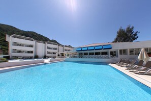 3 outdoor pools, pool umbrellas, sun loungers - Club Munamar Beach Resort – All Inclusive (Marmaris)