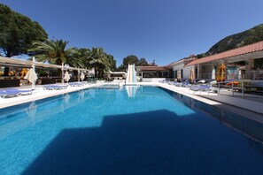 3 outdoor pools, pool umbrellas, sun loungers - Club Munamar Beach Resort – All Inclusive (Marmaris)