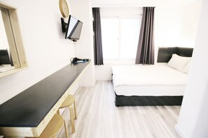 Deluxe Double Room, 1 Double Bed with Sofa bed, Non Smoking (non-Korean nationals only) - Seoul Mansion Guest House (Seoul)