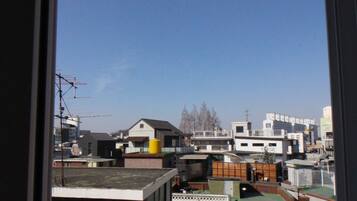 Schreibtisch, Verdunkelungsvorhänge, Bügeleisen/Bügelbrett