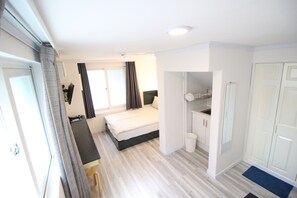 Deluxe Double Room, 1 Double Bed with Sofa bed, Non Smoking (non-Korean nationals only)