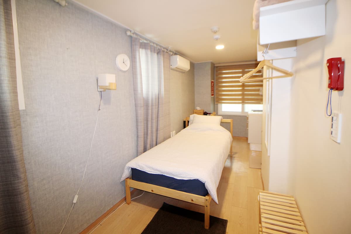 Standard Double Room, 1 Double Bed, Non Smoking (non-Korean nationals only)