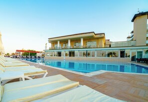Indoor pool, outdoor pool