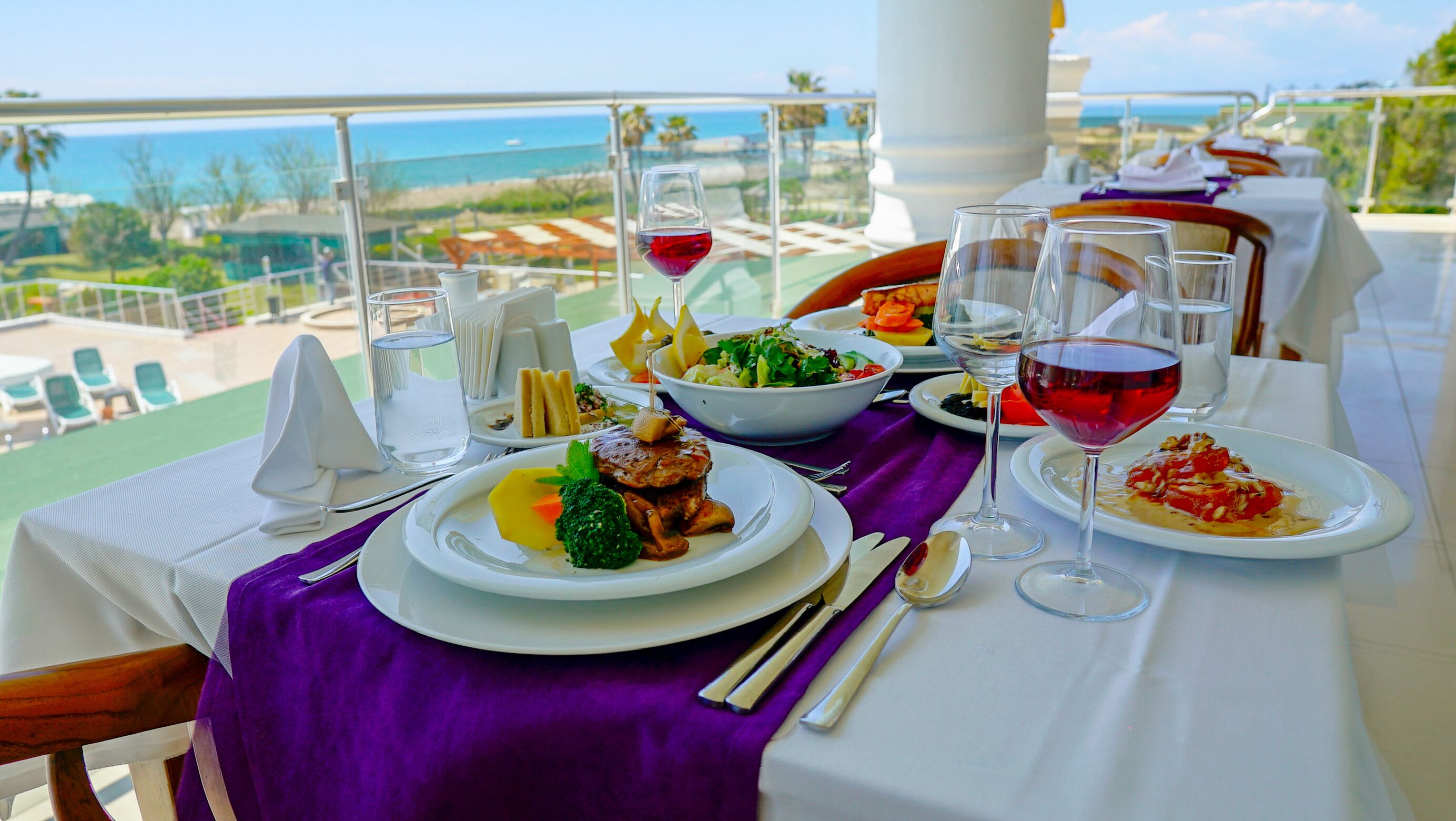 2 restaurants, breakfast, lunch, dinner served; Italian cuisine