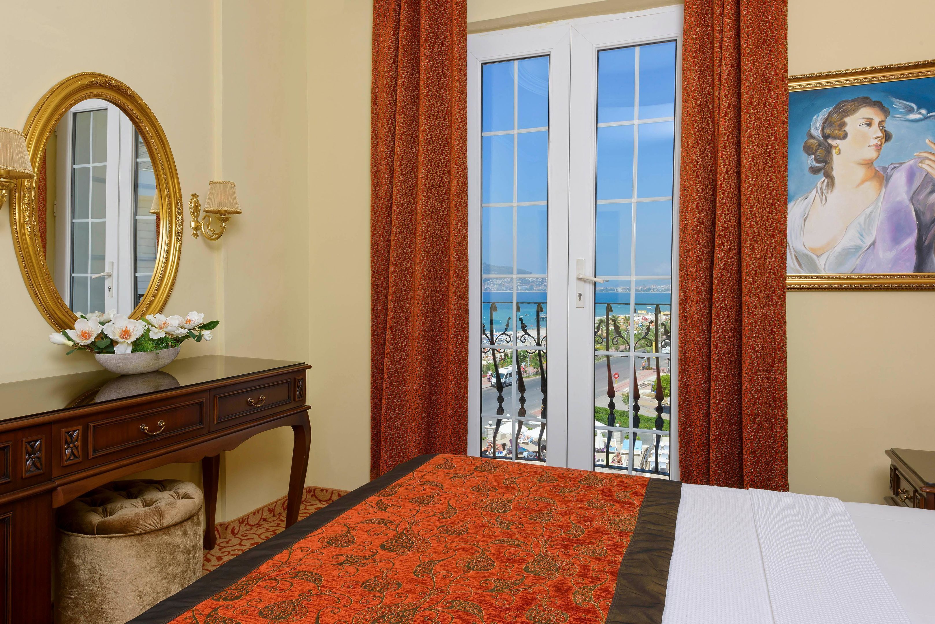Romantic Double Room, 1 Double Bed, Partial Sea View | Free minibar, in-room safe, blackout drapes, soundproofing