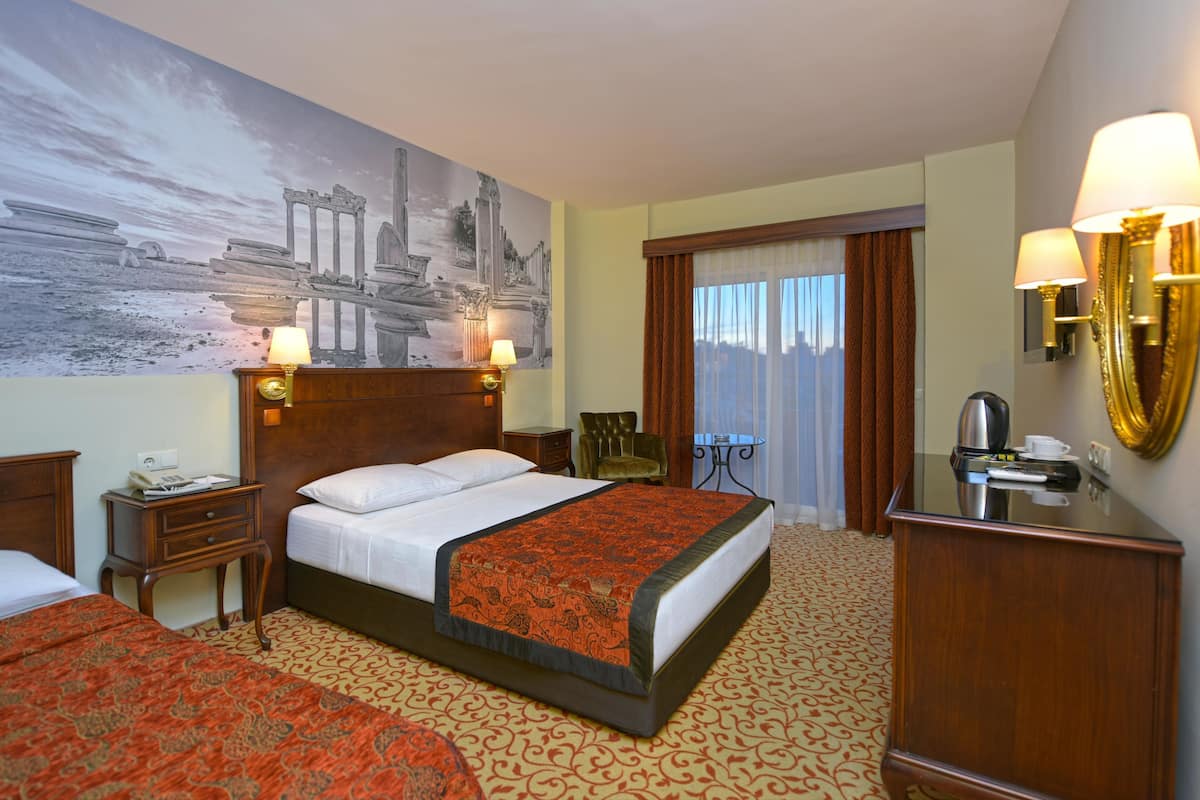 Free minibar, in-room safe, blackout drapes, soundproofing