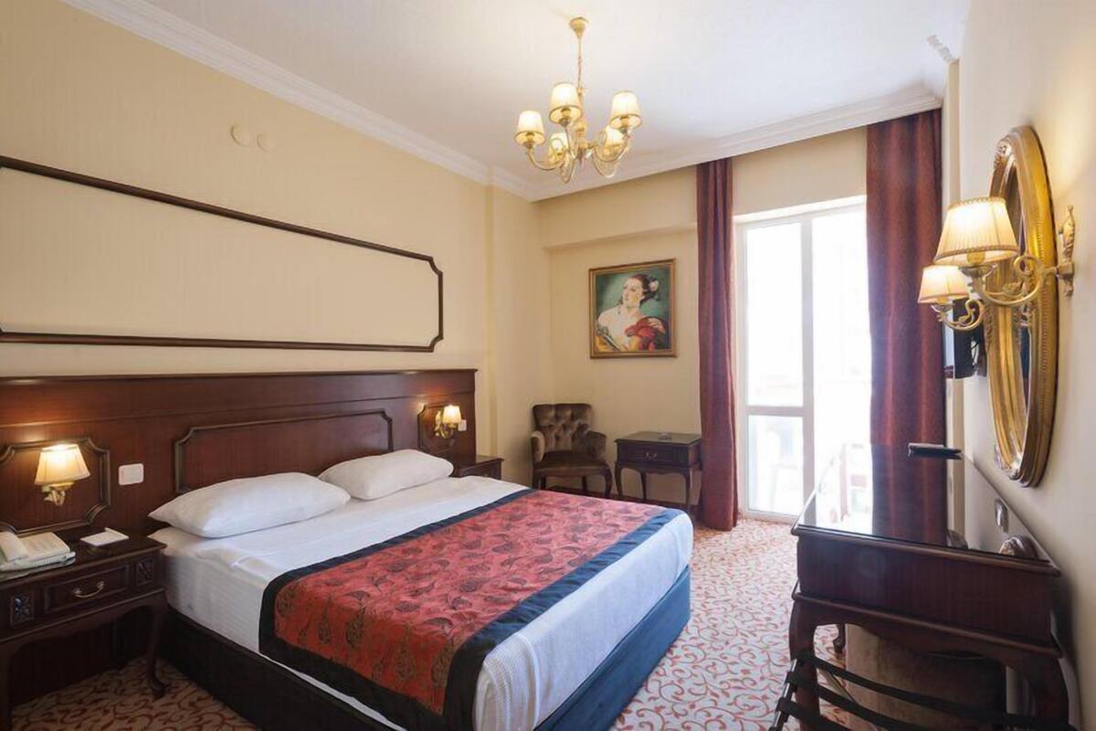 Free minibar, in-room safe, blackout curtains, soundproofing