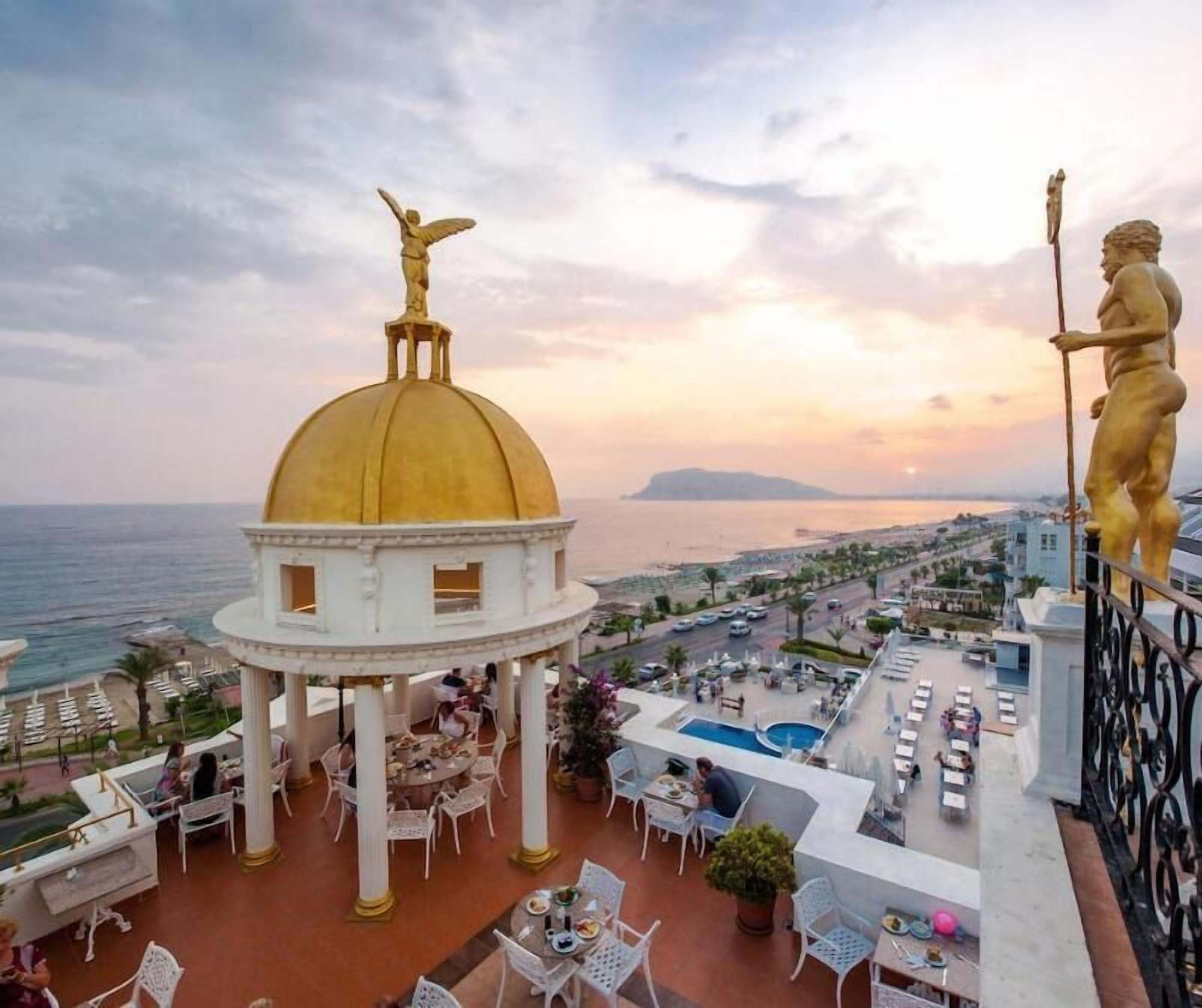 Outdoor dining | Breakfast, lunch, dinner served; Turkish cuisine 