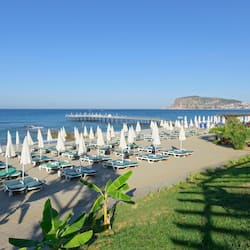 Spiaggia privata, lettini da mare, ombrelloni, un bar sulla spiaggia