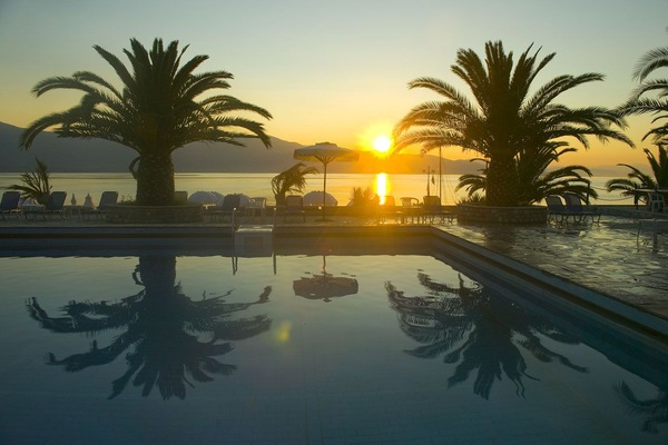 Seasonal outdoor pool, pool umbrellas, sun loungers