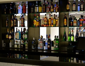 Bar (trong khuôn viên)