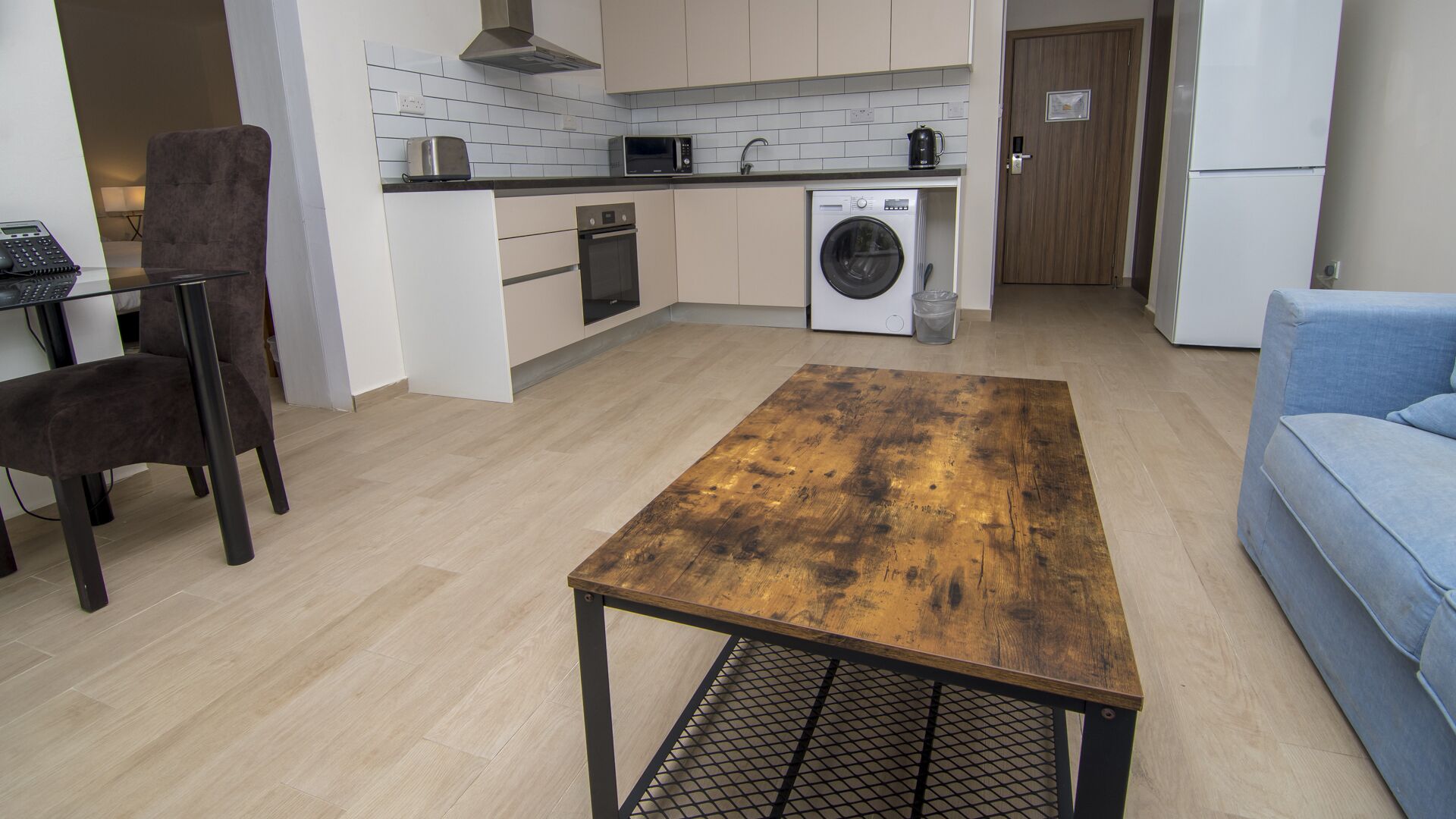 fridge, coffee/tea maker, electric kettle