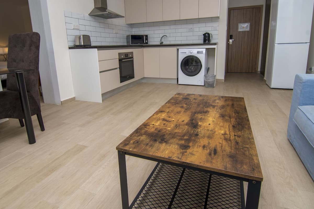 fridge, coffee/tea maker, electric kettle