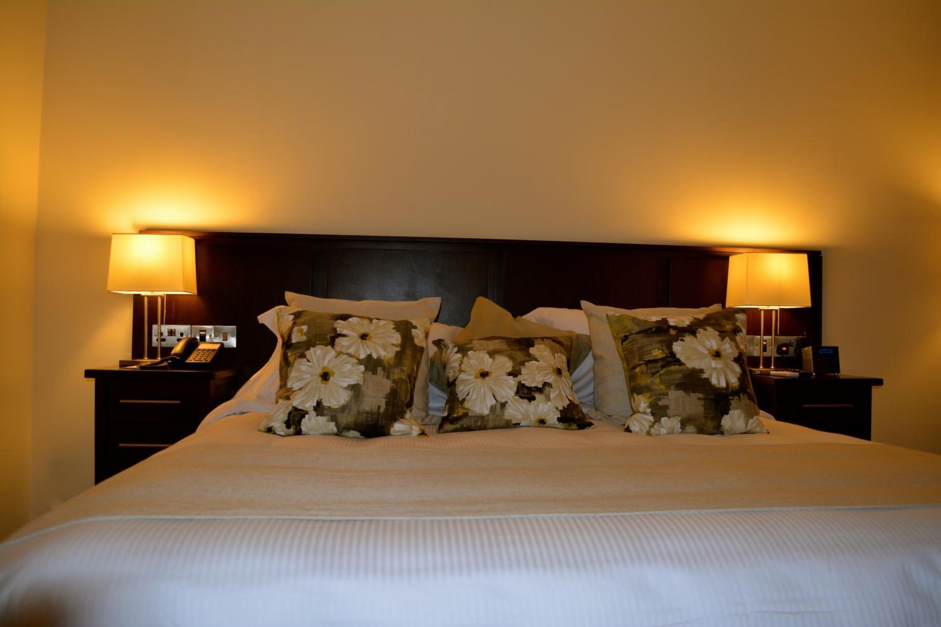 1 bedroom, egyptian cotton sheets, premium bedding, down duvets