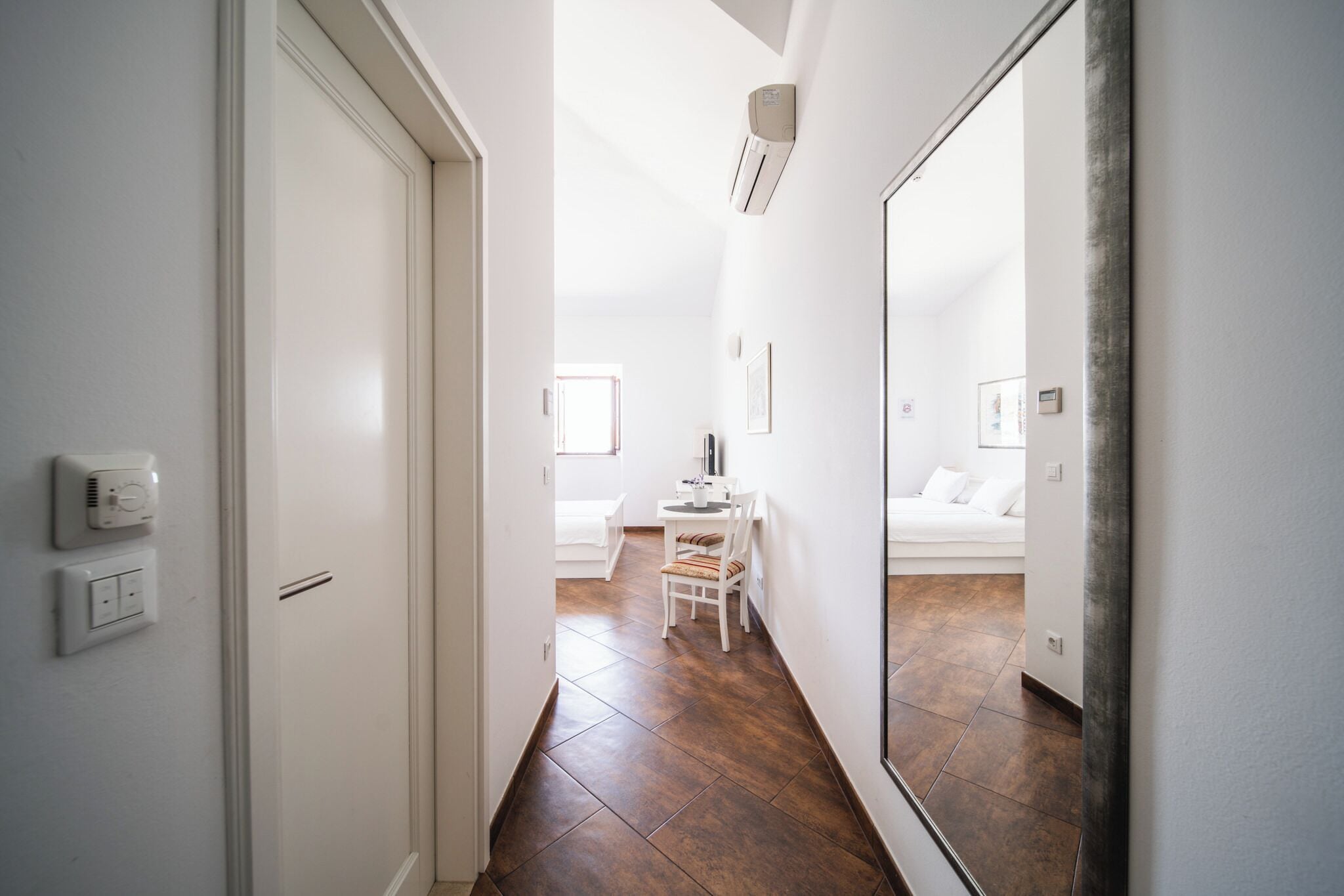 Studio | Coffres-forts dans les chambres, bureau, rideaux occultants