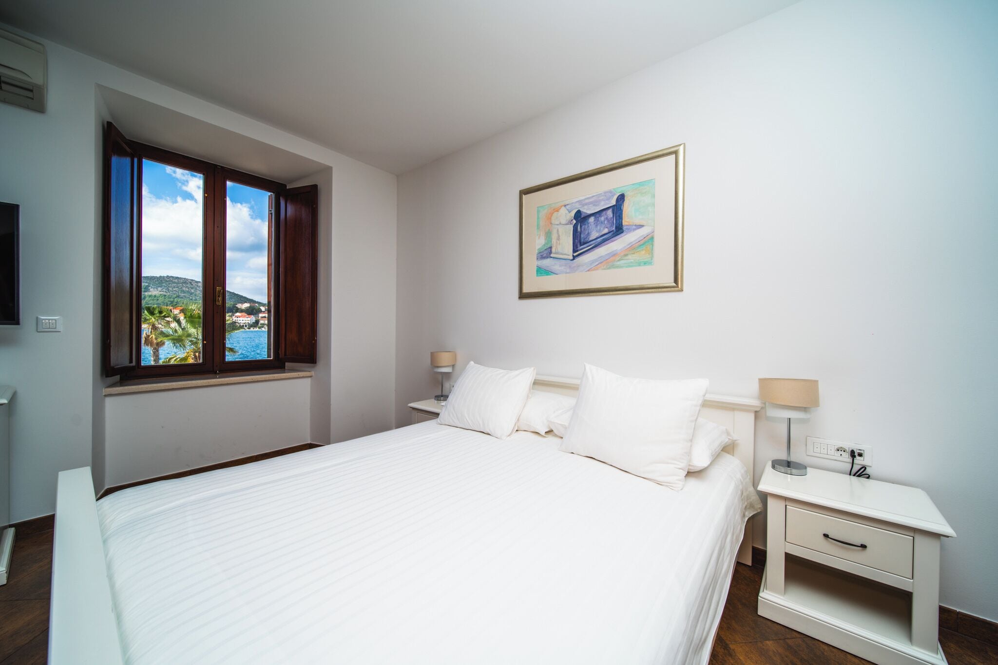 Comfort Studio | In-room safe, desk, blackout curtains, soundproofing