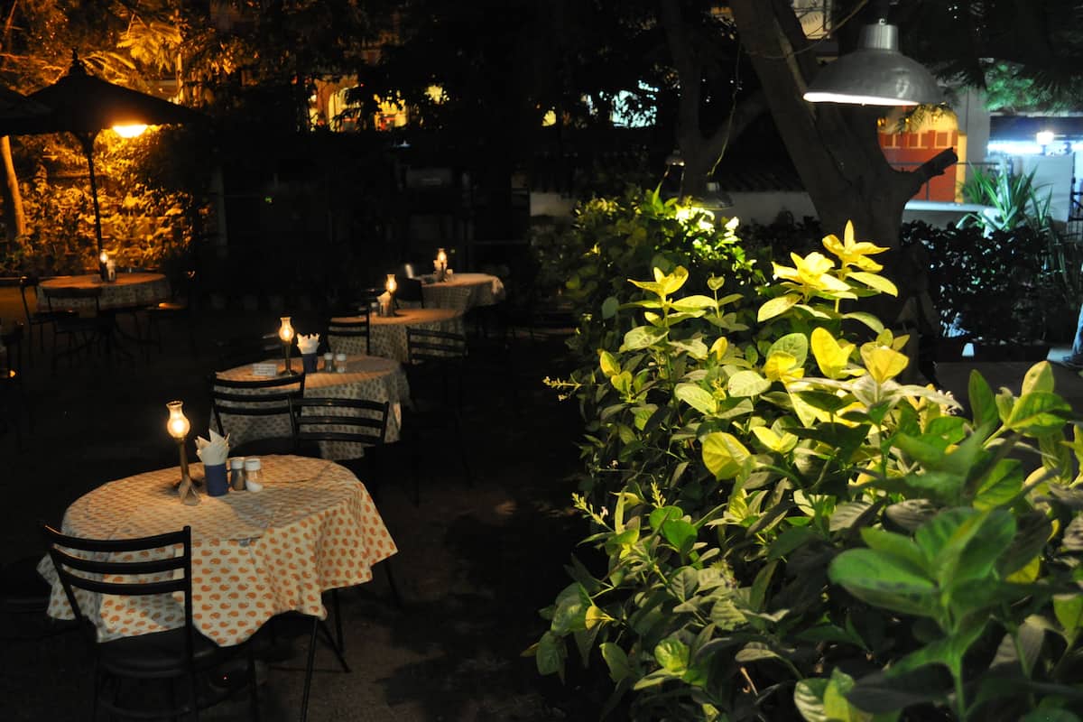 breakfast, lunch, dinner served; vegetarian cuisine