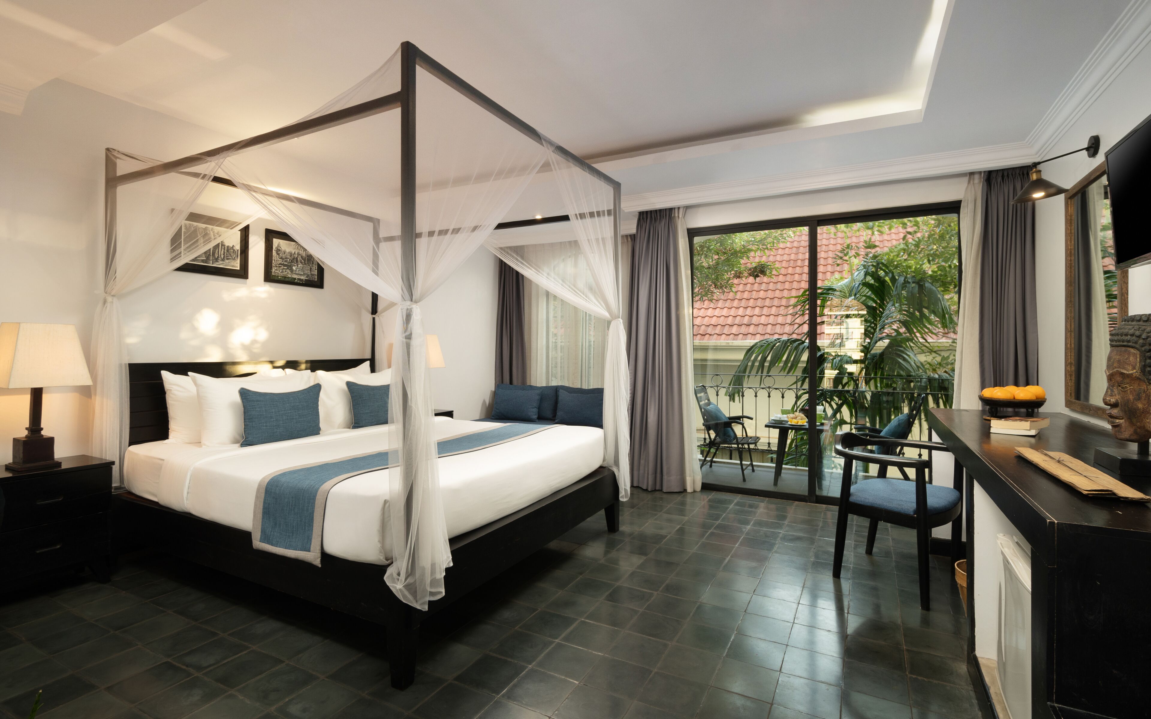 Luxury Double Room | Minibar, in-room safe, individually decorated, individually furnished